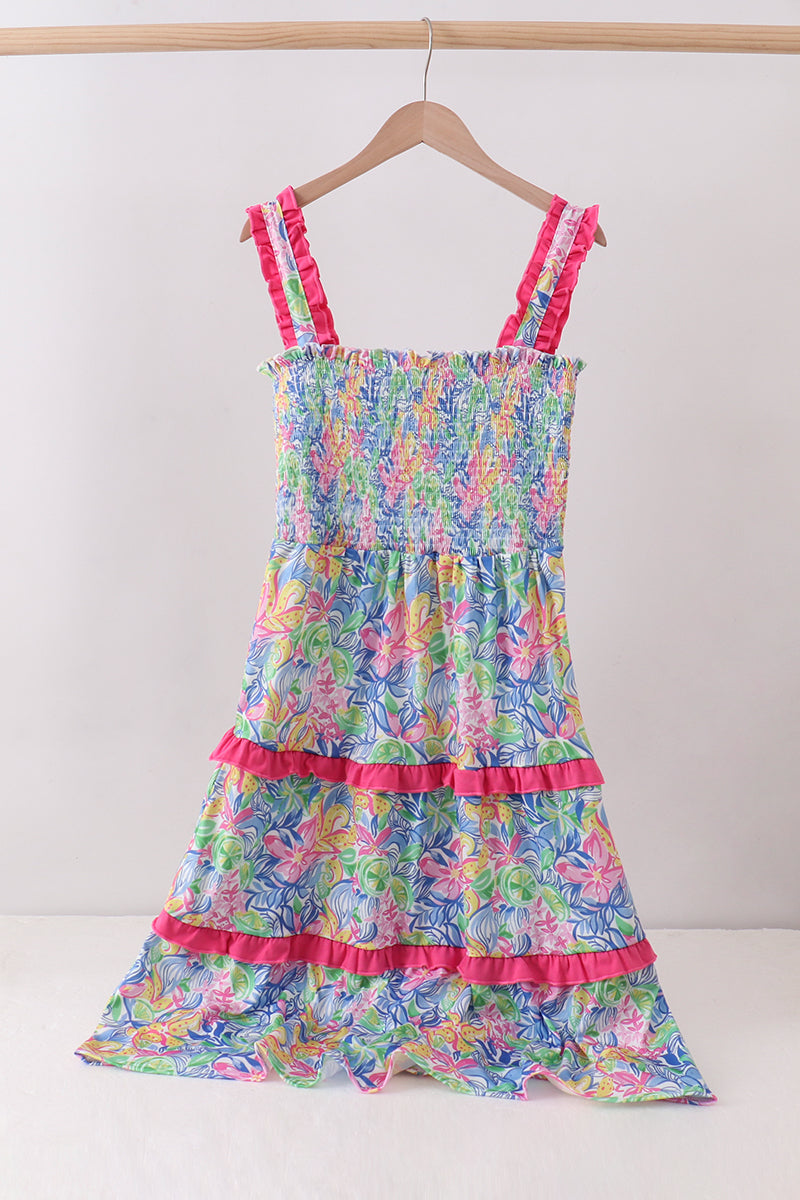 Robe étagée smockée à imprimé floral tropical