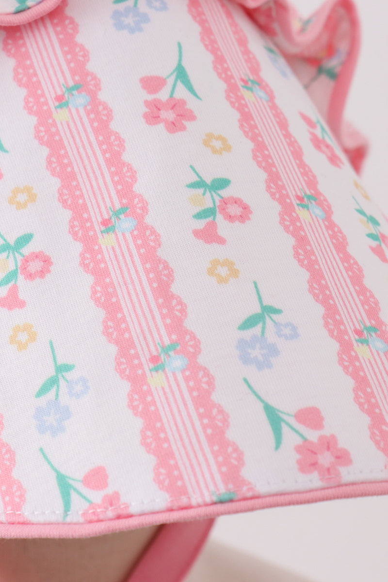 Bonnet à volants et nœud, imprimé floral rose poudré