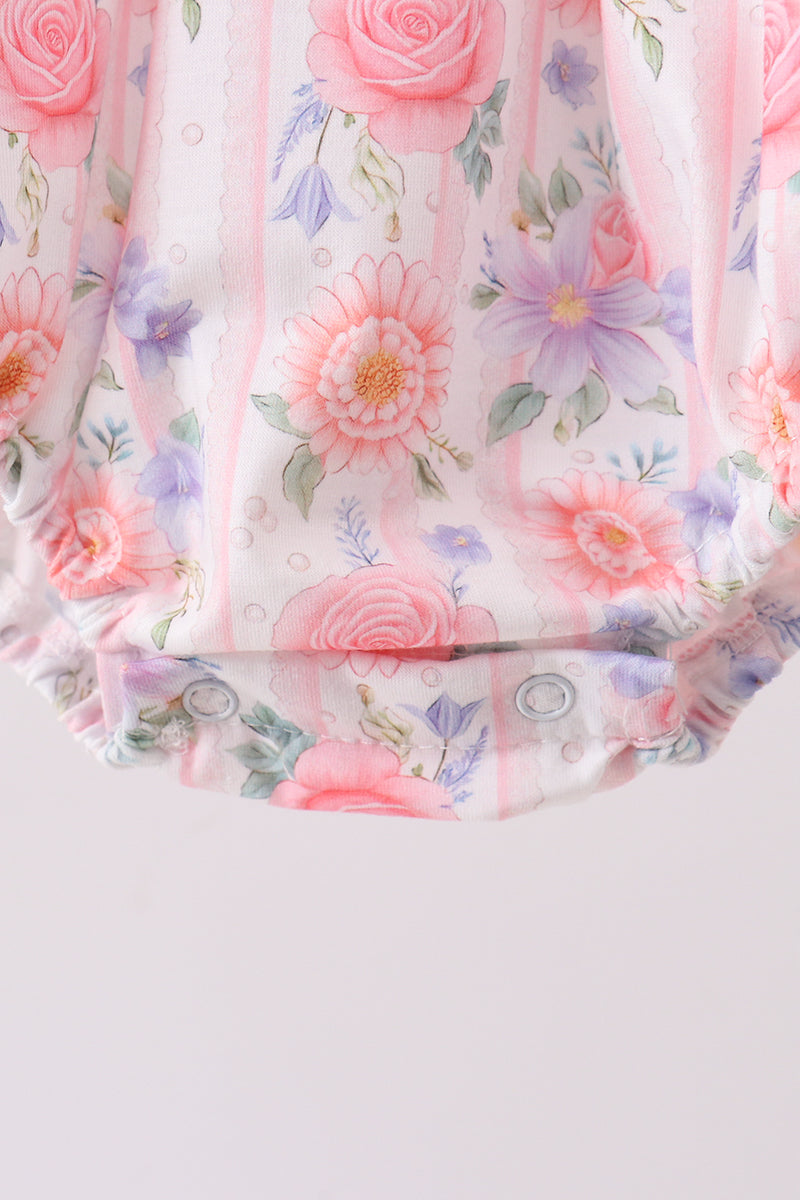 Barboteuse smockée à volants et nœud, motif roses violettes