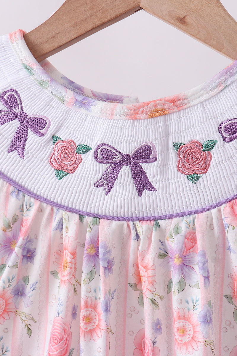 Ensemble short smocké à volants, motif nœud papillon, rose violet