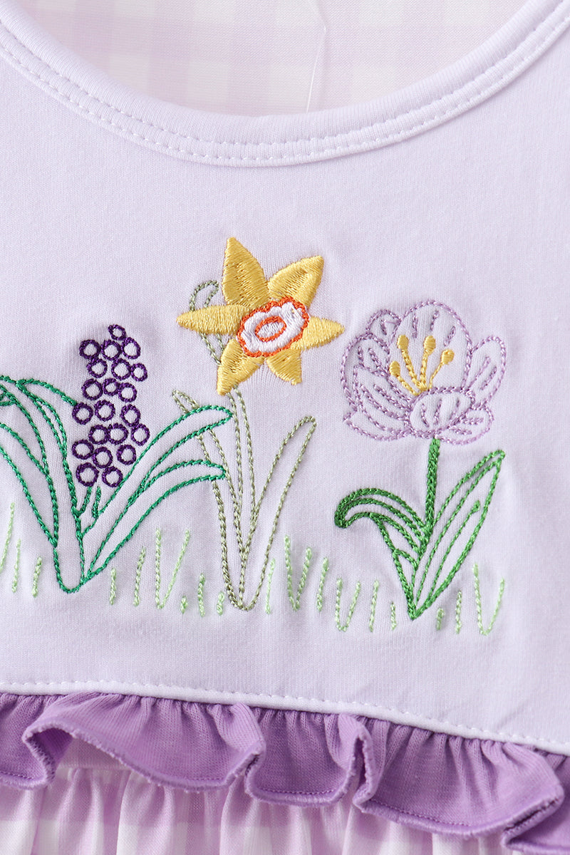 Robe à carreaux vichy à volants, brodée de fleurs violettes