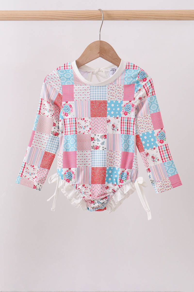 Haut de protection anti-UV à volants, motif patchwork floral rose