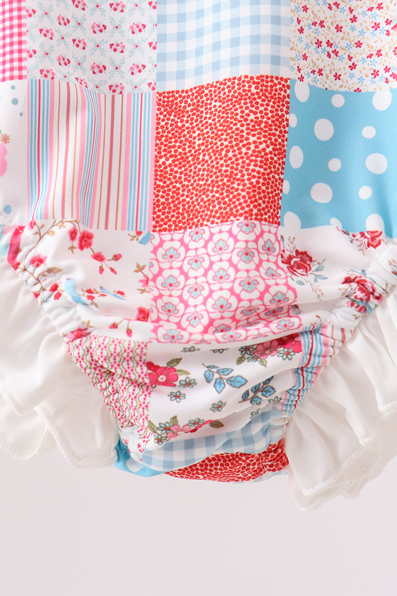 Haut de protection anti-UV à volants, motif patchwork floral rose