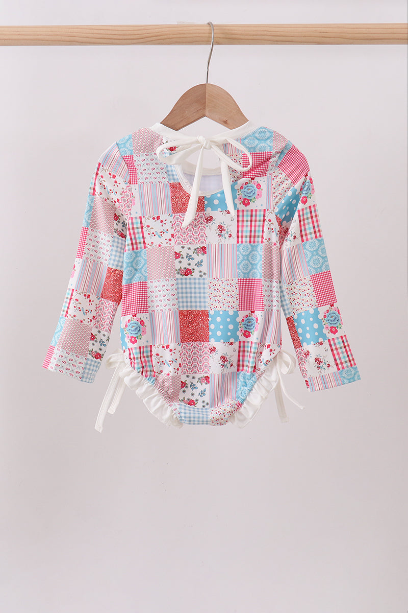 Haut de protection anti-UV à volants, motif patchwork floral rose