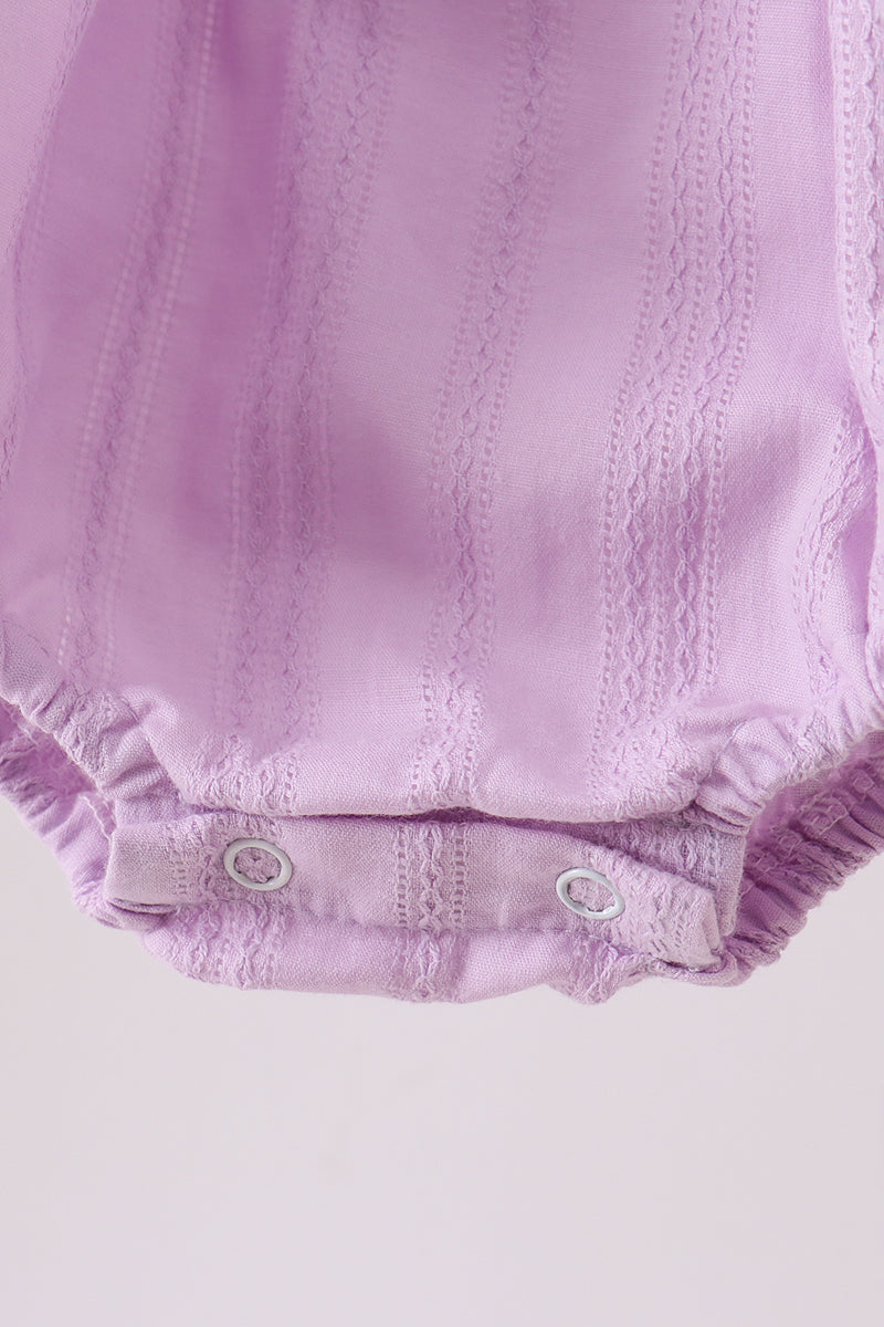 Barboteuse jacquard lavande avec nœud brodé et smocks