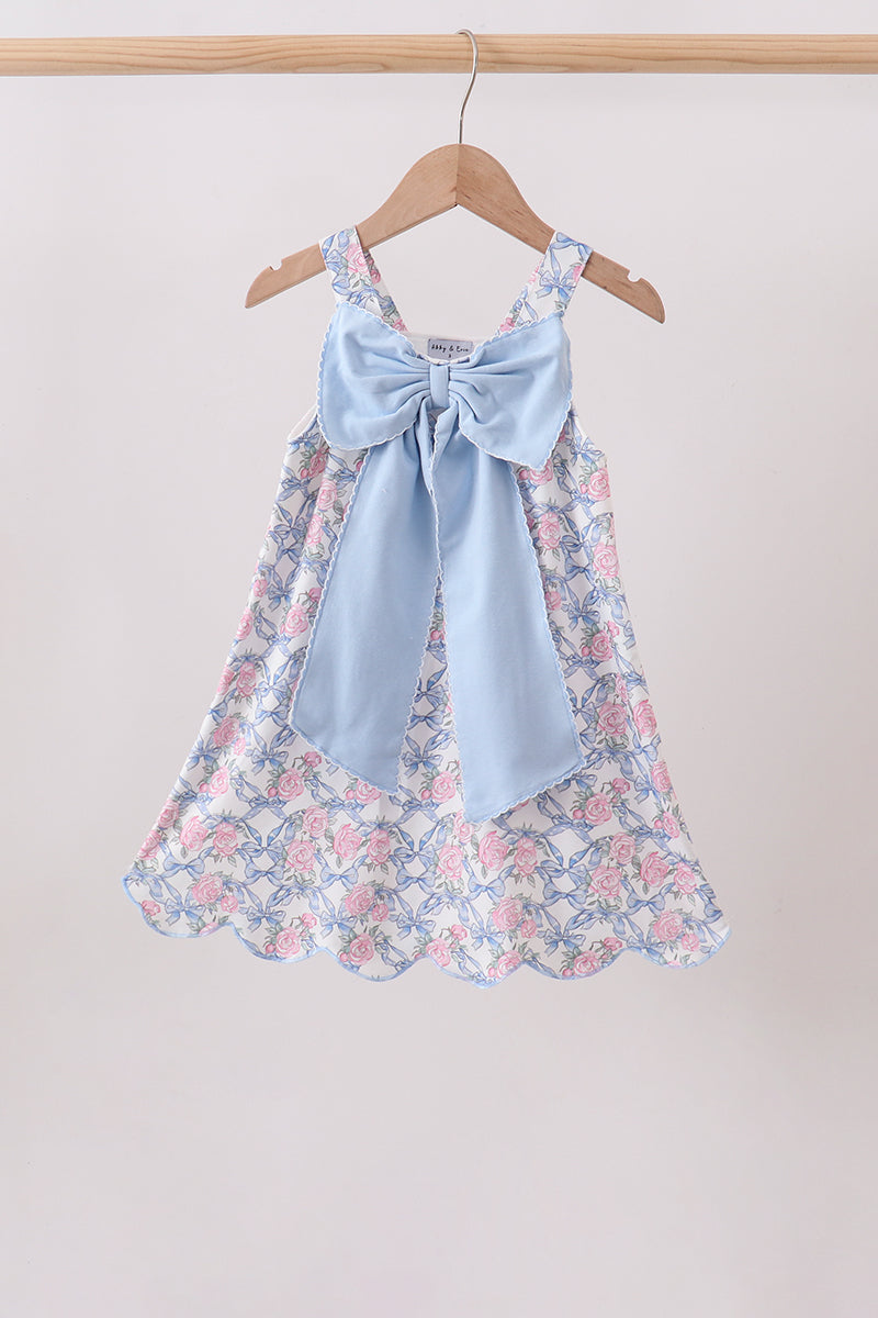 Robe bleue fleurie avec nœud