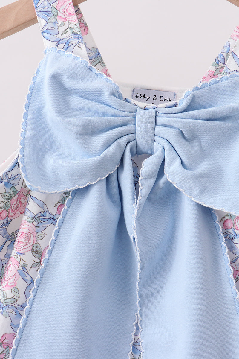 Robe bleue fleurie avec nœud
