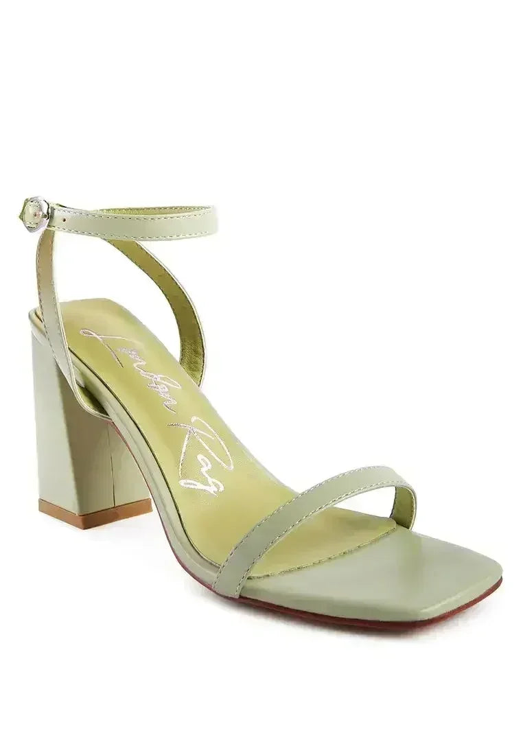 Sandales à talon carré et bride cheville Mooncut
