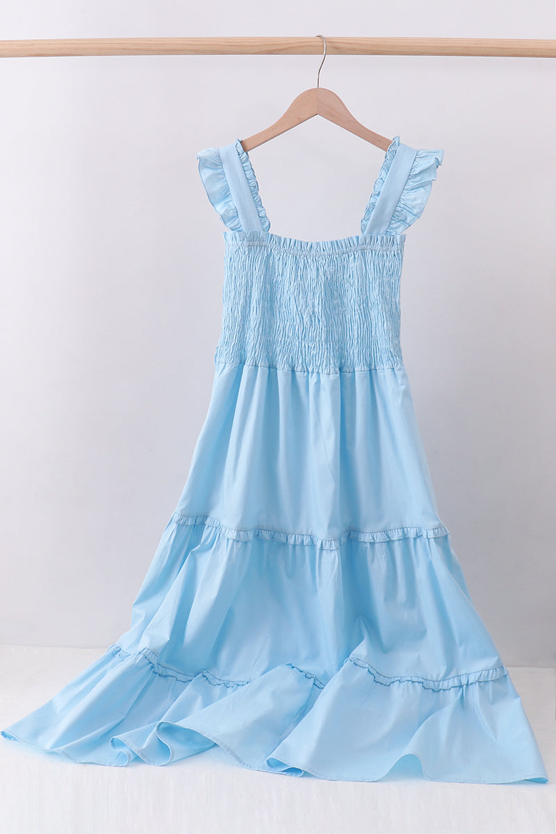 Robe bleue à volants étagés et smocks