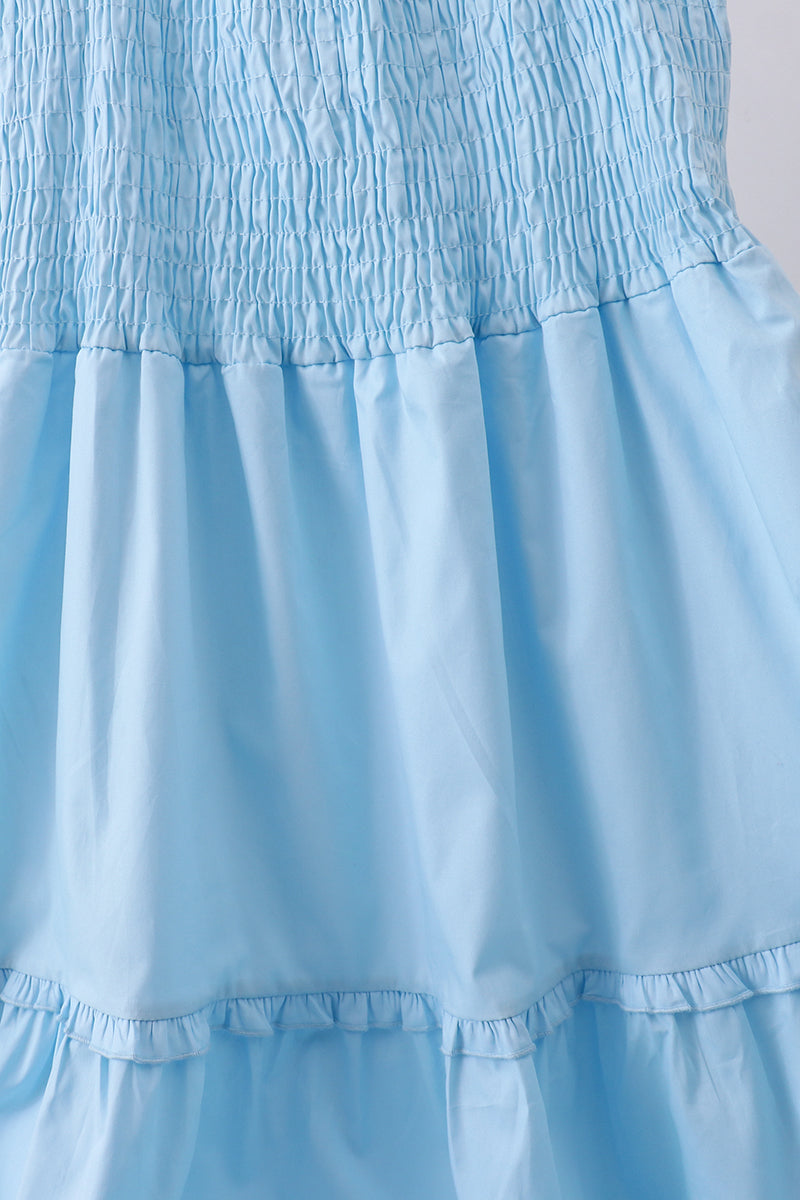 Robe bleue à volants étagés et smocks