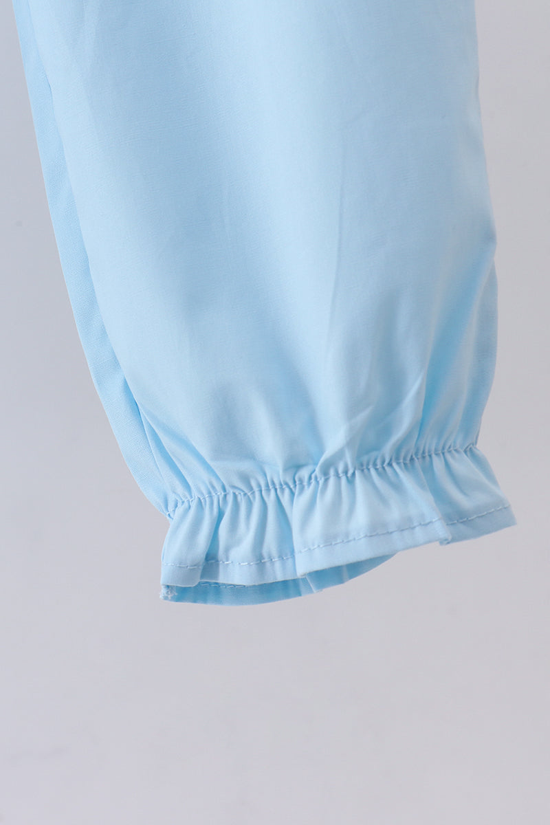 Ensemble pantalon et haut en dentelle brodée avec croix bleue