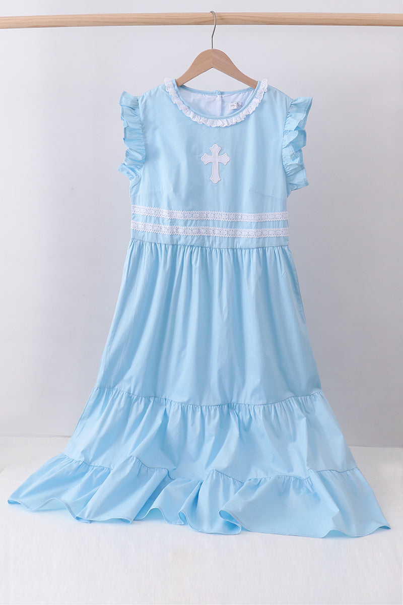 Robe étagée à volants et broderies croix bleues