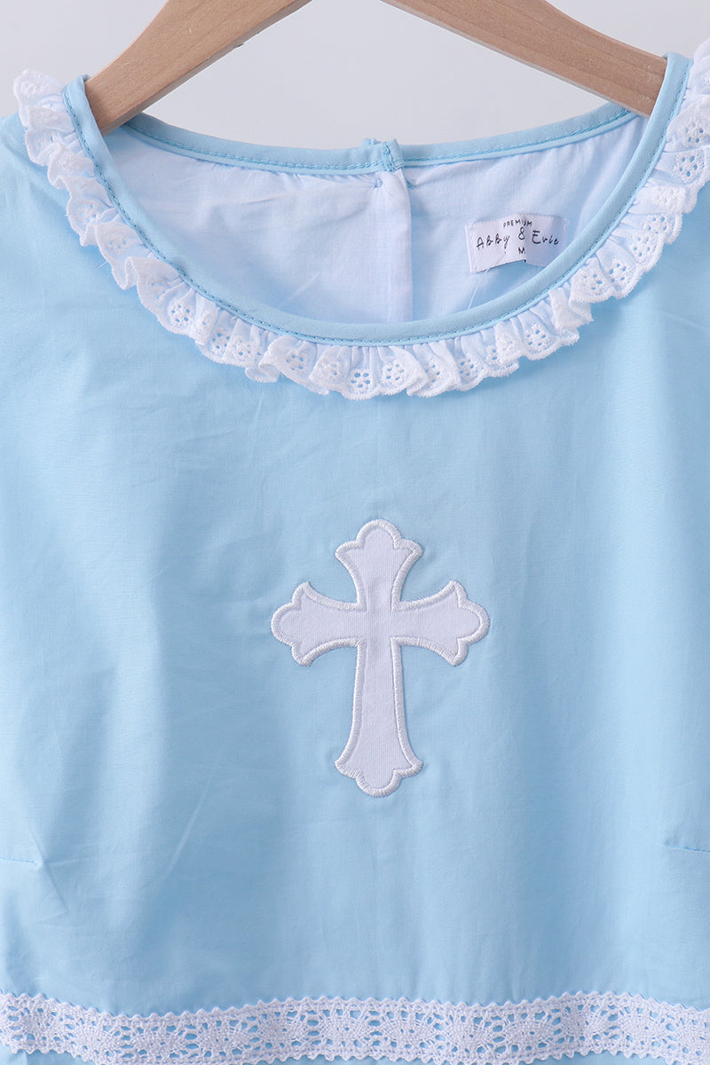 Robe étagée à volants et broderies croix bleues