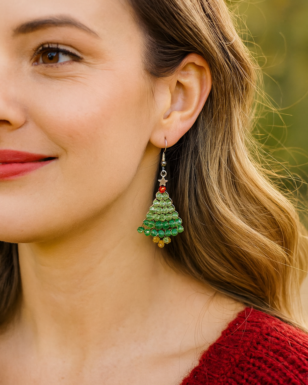 Boucles d'oreilles sapin de Noël perlées – Bijoux de fête faits main avec étoile et crochets en acier inoxydable