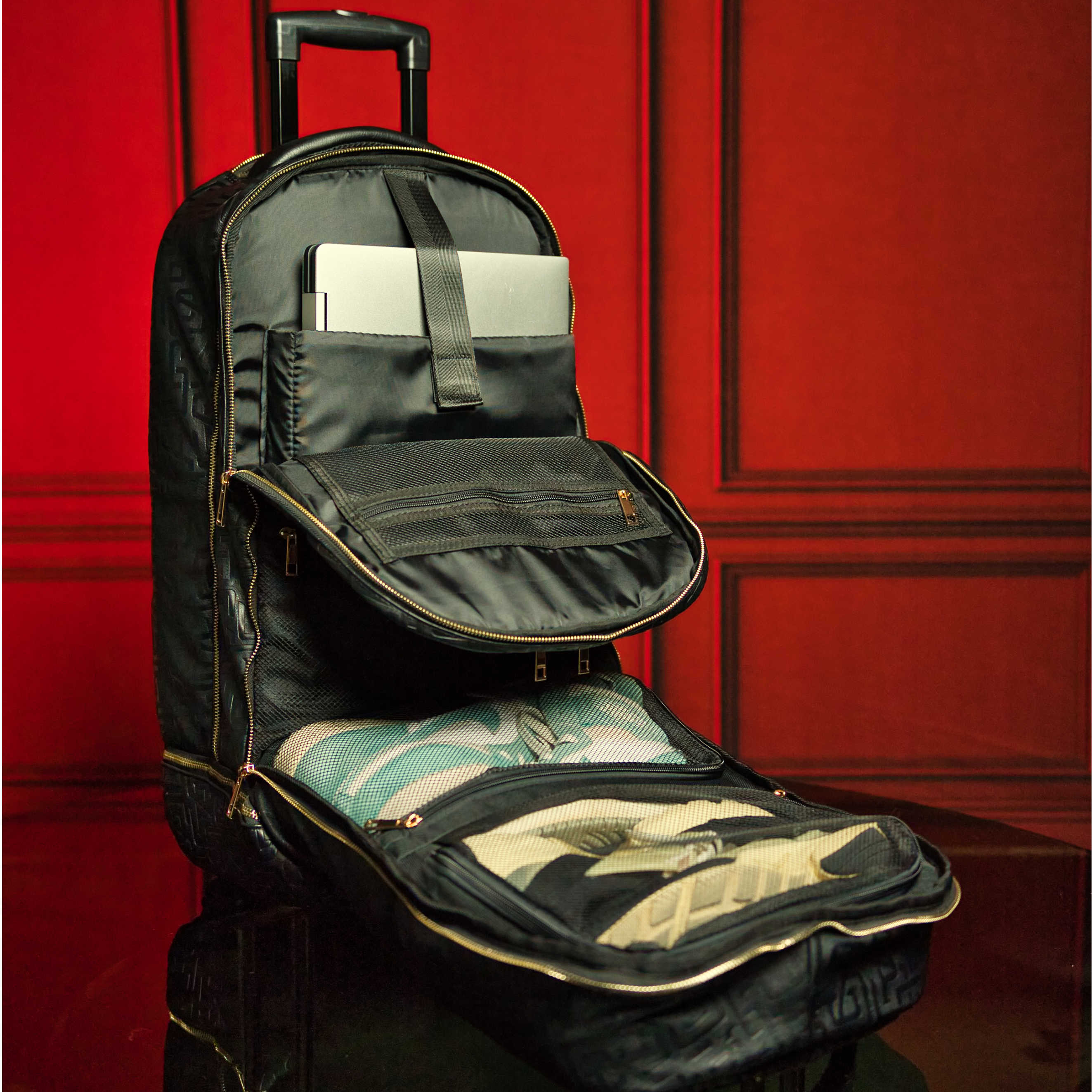 Sac de voyage à roulettes en cuir noir monogrammé (édition limitée à 150 exemplaires)