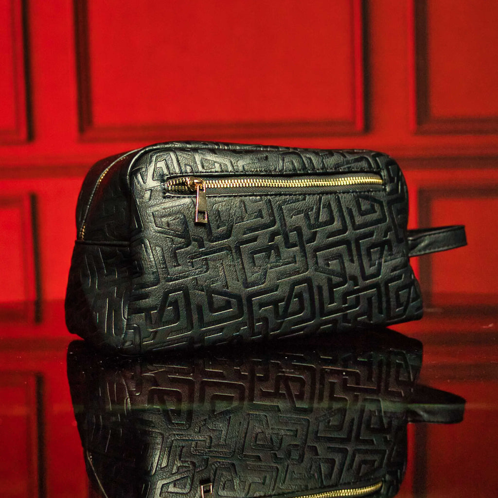 Trousse de Toilette en Cuir Monogramme Noir