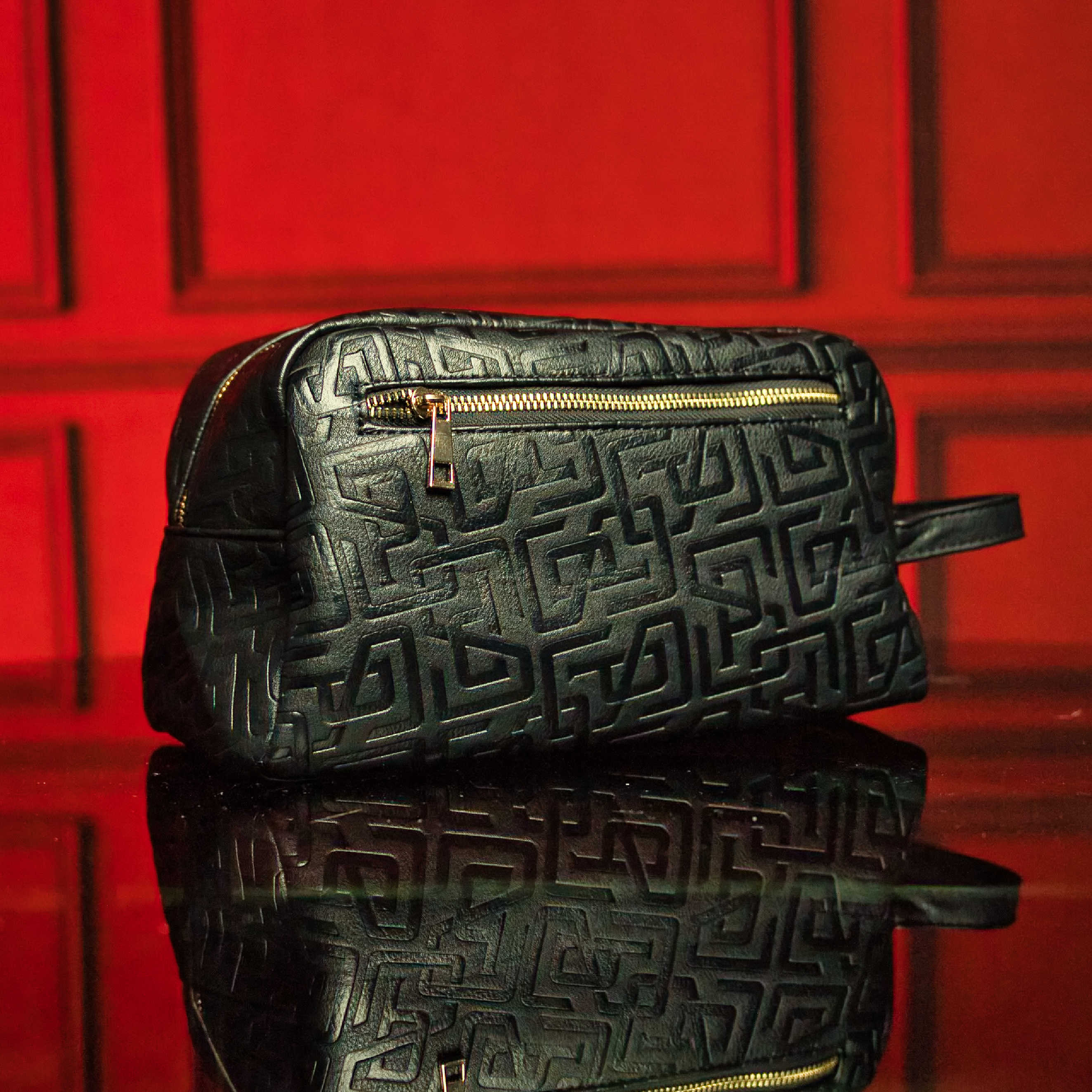 Trousse de Toilette en Cuir Monogramme Noir