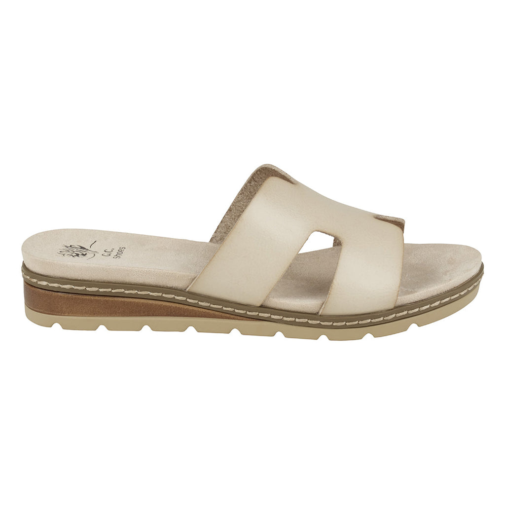 Sandales plates ajourées Nellie beiges pour femme de GC Shoes en cuir vegan à enfiler