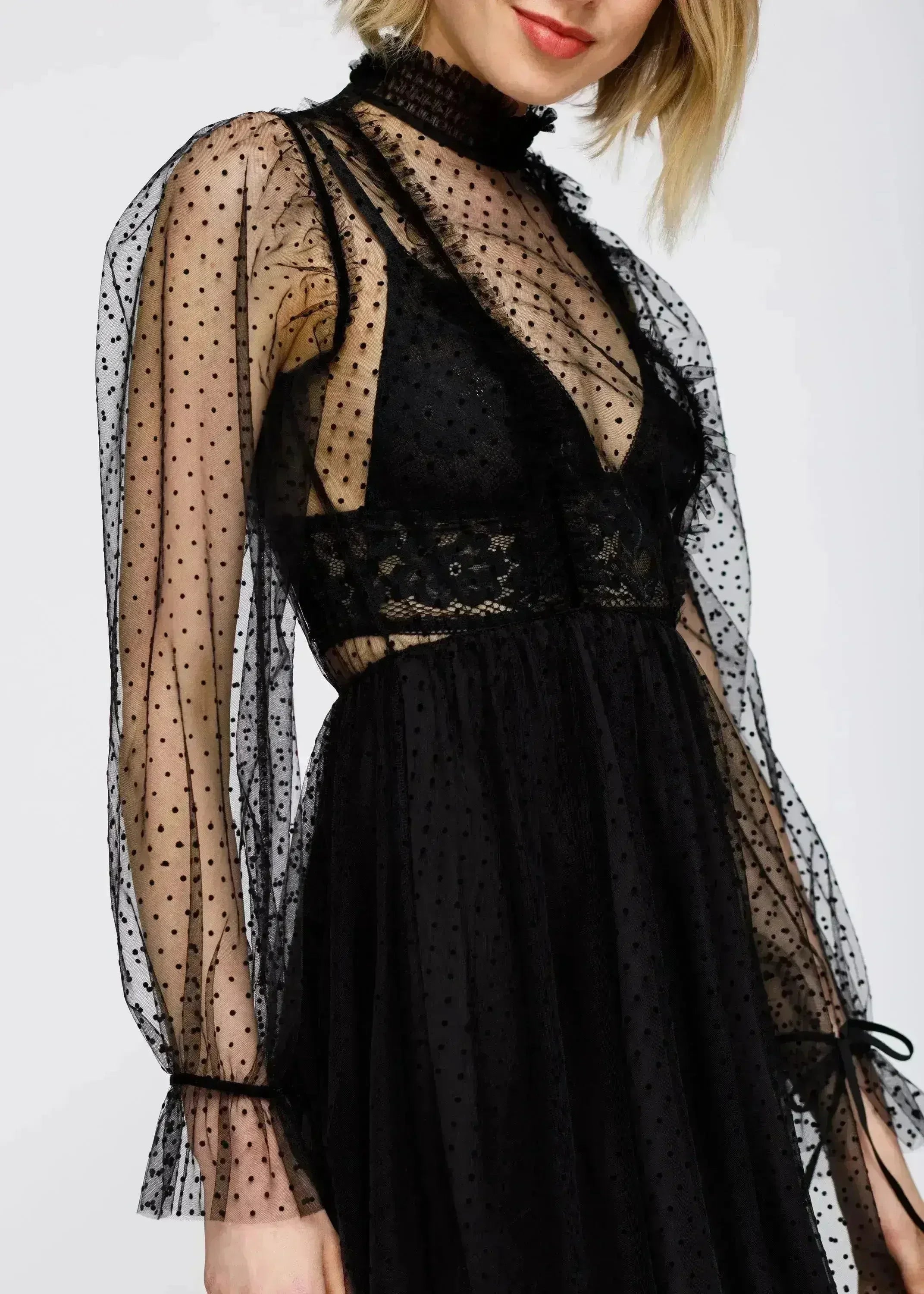 Robe évasée noire à pois en maille, col smocké pour femme