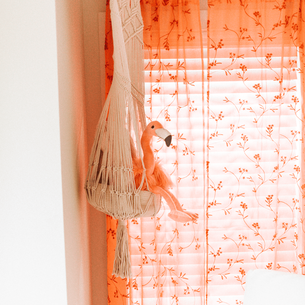 Panier suspendu en macramé pour jouets
