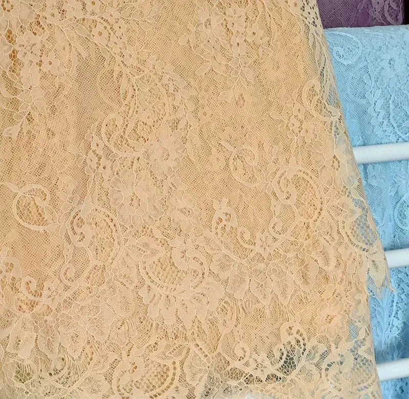 3 mètres/lot de Tissu en Dentelle de Chantilly Française Blanc cassé, Cils Broderie Dentelle Artisanat Voile de Mariée Accessoire de Dentelle Largeur 150cm