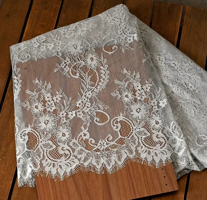 3 mètres/lot de Tissu en Dentelle de Chantilly Française Blanc cassé, Cils Broderie Dentelle Artisanat Voile de Mariée Accessoire de Dentelle Largeur 150cm