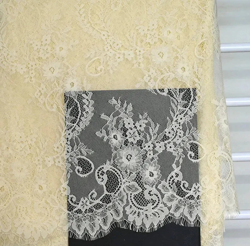 3 mètres/lot de Tissu en Dentelle de Chantilly Française Blanc cassé, Cils Broderie Dentelle Artisanat Voile de Mariée Accessoire de Dentelle Largeur 150cm