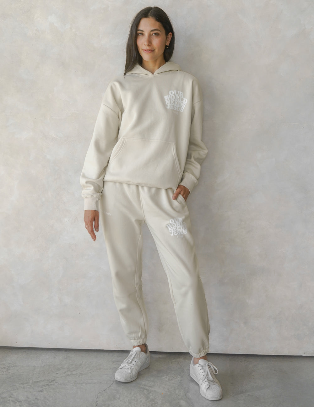 Notre monde a besoin de Jésus - Pantalon de jogging unisexe beige