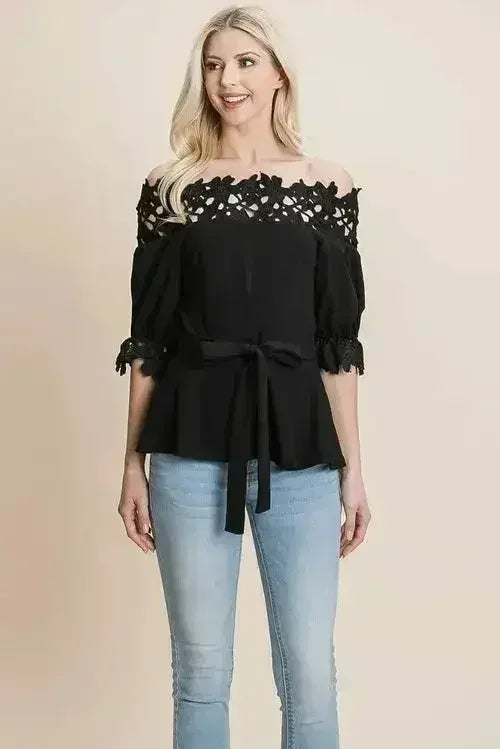 Hauts à épaules dénudées avec ceinture à nouer en dentelle au crochet et fermeture éclair au dos