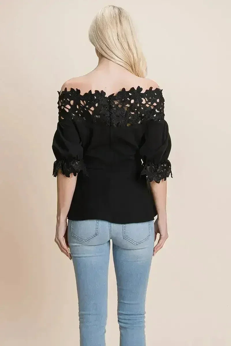 Hauts à épaules dénudées avec ceinture à nouer en dentelle au crochet et fermeture éclair au dos