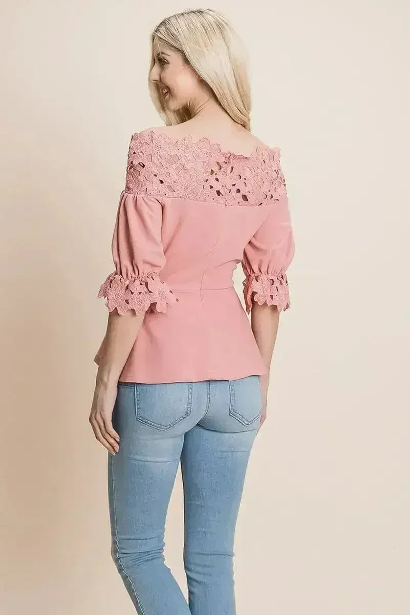 Hauts à épaules dénudées avec ceinture à nouer en dentelle au crochet et fermeture éclair au dos