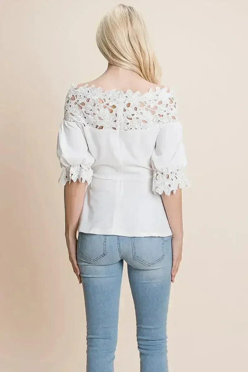 Hauts à épaules dénudées avec ceinture à nouer en dentelle au crochet et fermeture éclair au dos