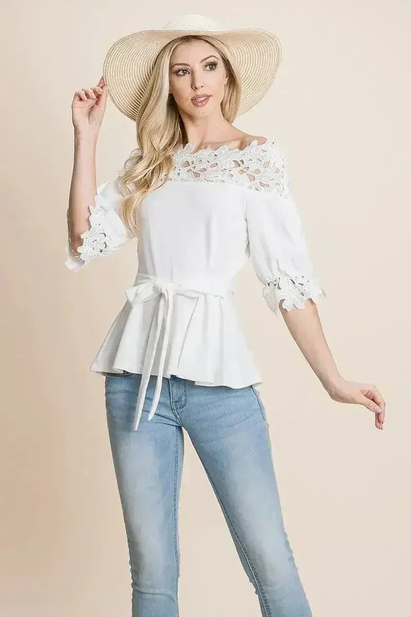 Hauts à épaules dénudées avec ceinture à nouer en dentelle au crochet et fermeture éclair au dos