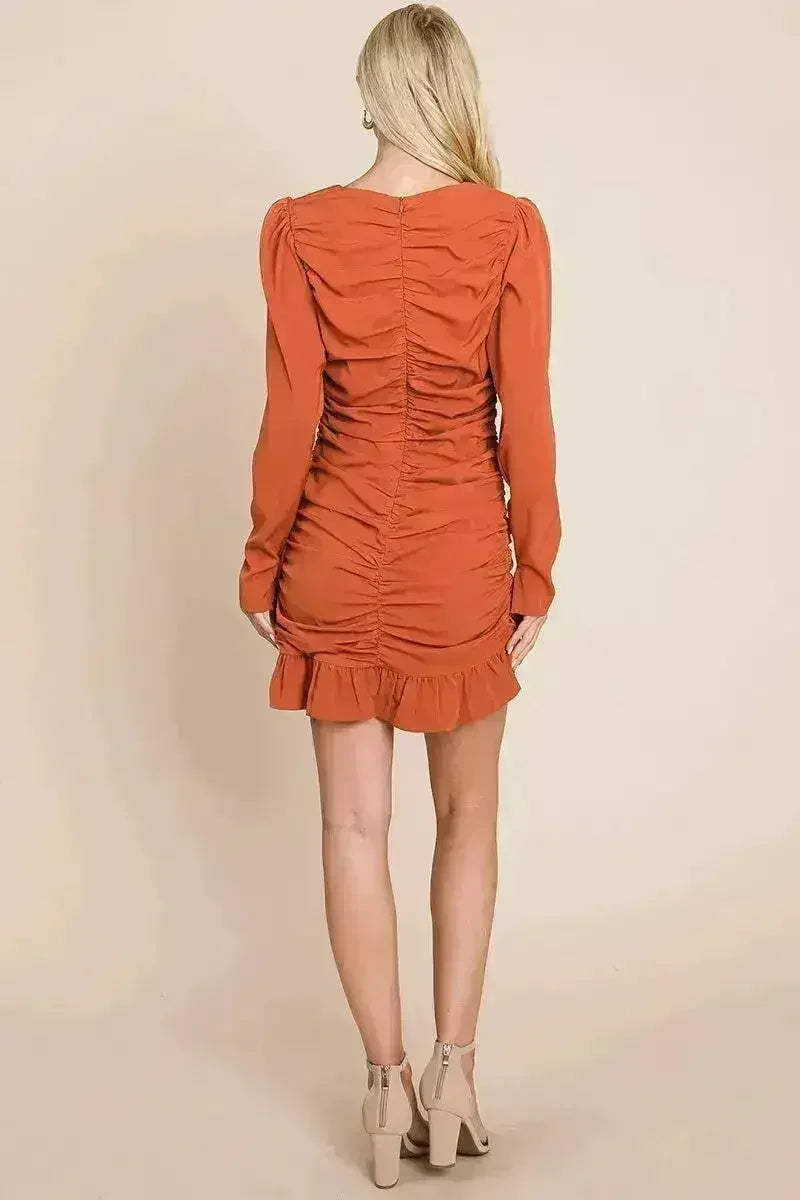 Robe Courte à Manches Longues avec Fronces et Ourlet Volanté