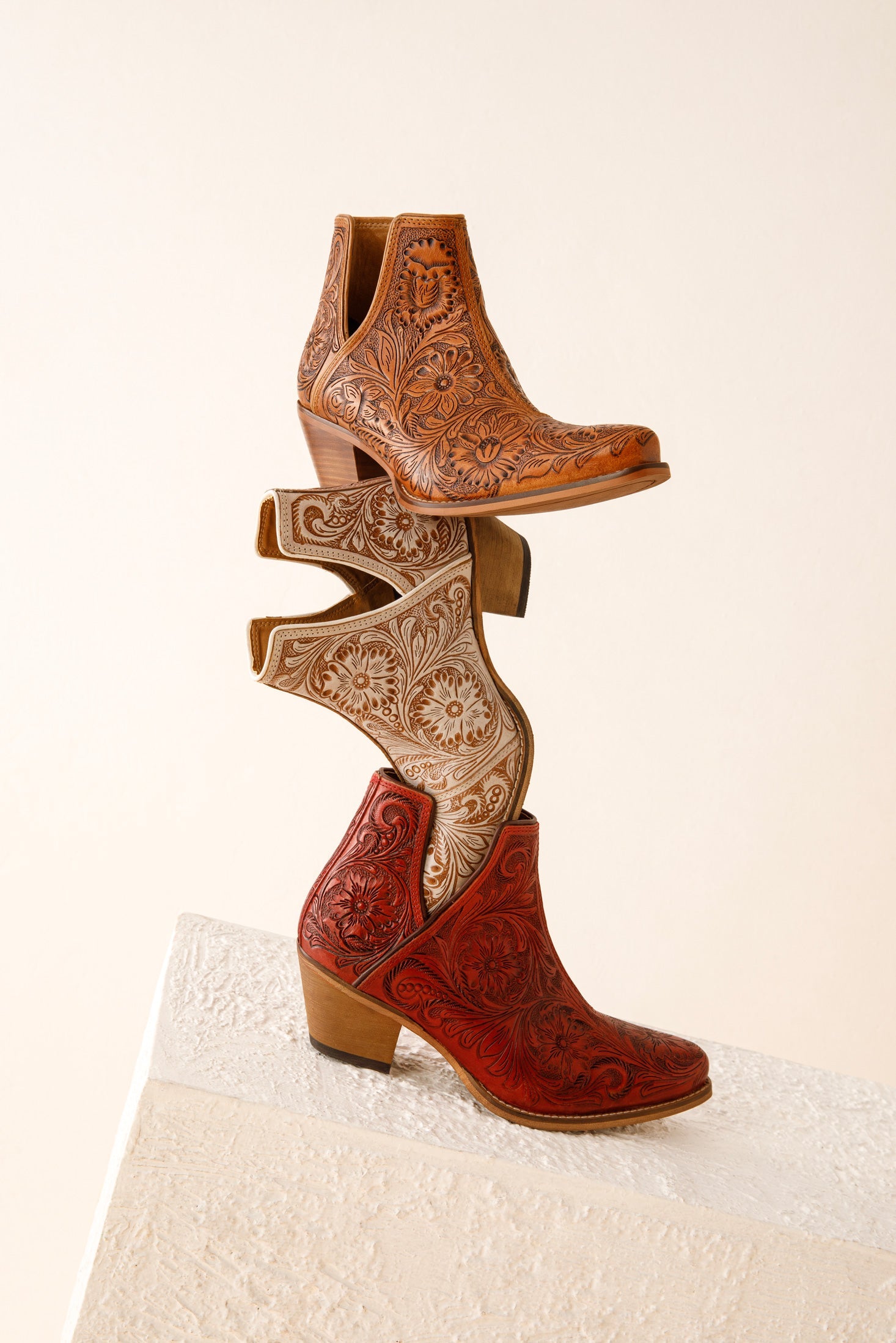 Bottines Dakota Charm ciselées à la main, couleur caramel