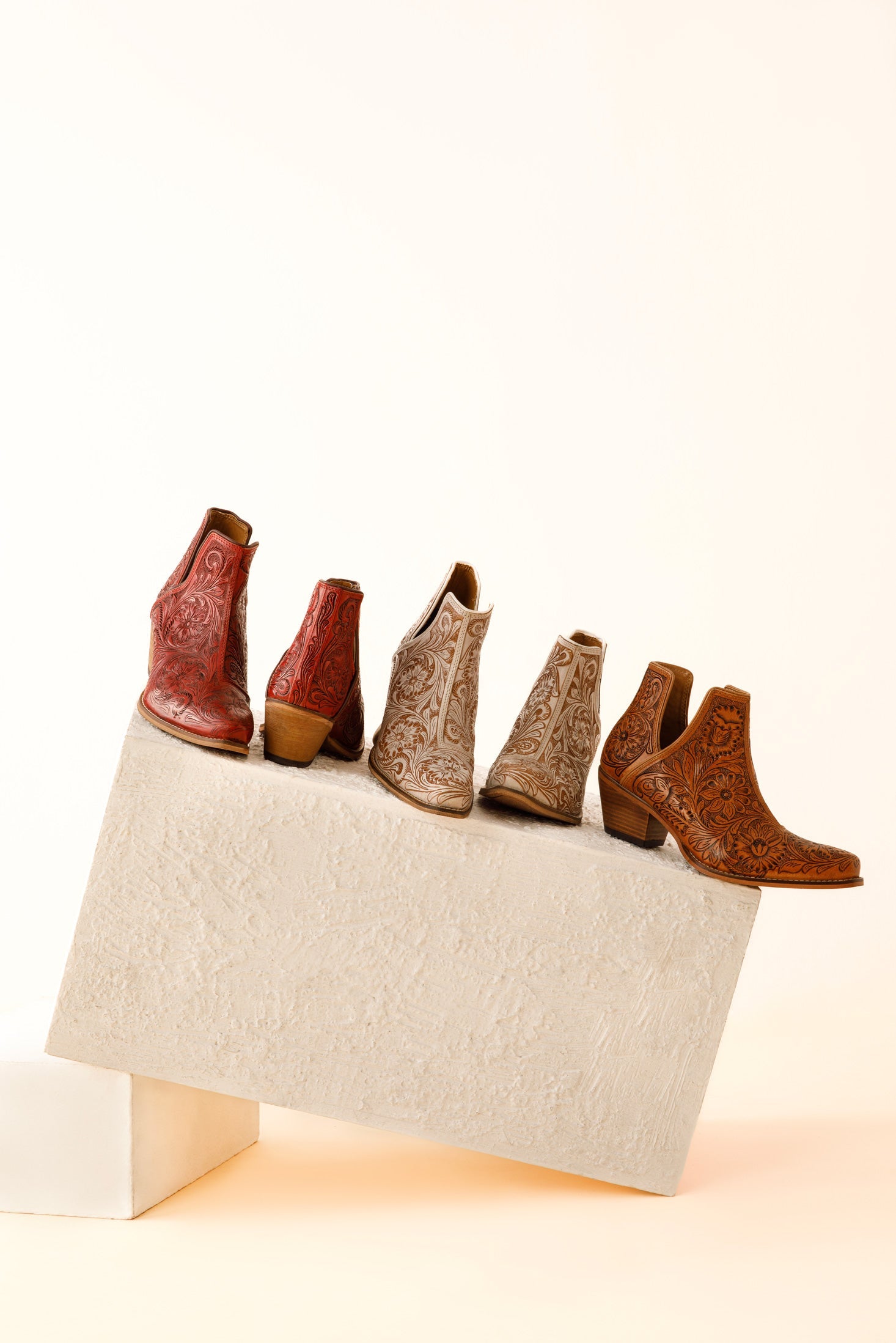 Bottines Dakota Charm ciselées à la main, couleur caramel