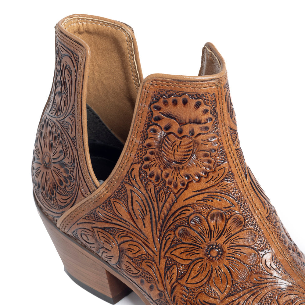 Bottines Dakota Charm ciselées à la main, couleur caramel