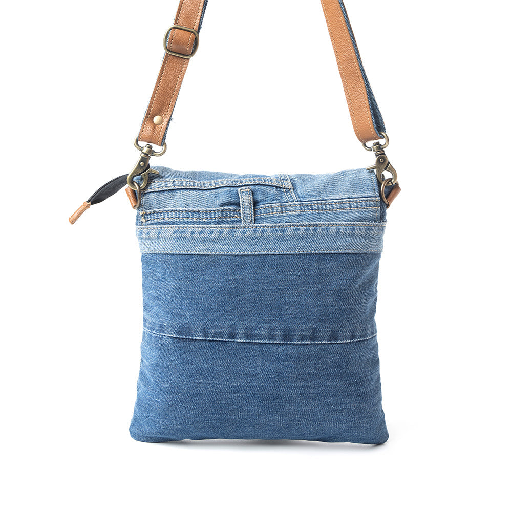 Sac bandoulière Myra Jaycee's Day en jean recyclé – Pochette pliante décontractée avec lanière en cuir et détails de poche pour un style bohème
