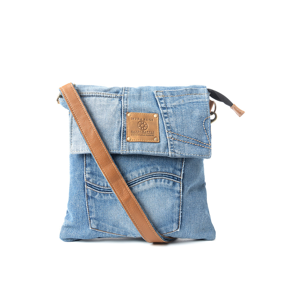 Sac bandoulière Myra Jaycee's Day en jean recyclé – Pochette pliante décontractée avec lanière en cuir et détails de poche pour un style bohème