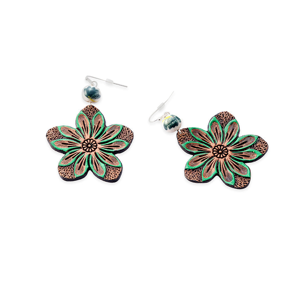 Belles boucles d'oreilles fleuries vertes