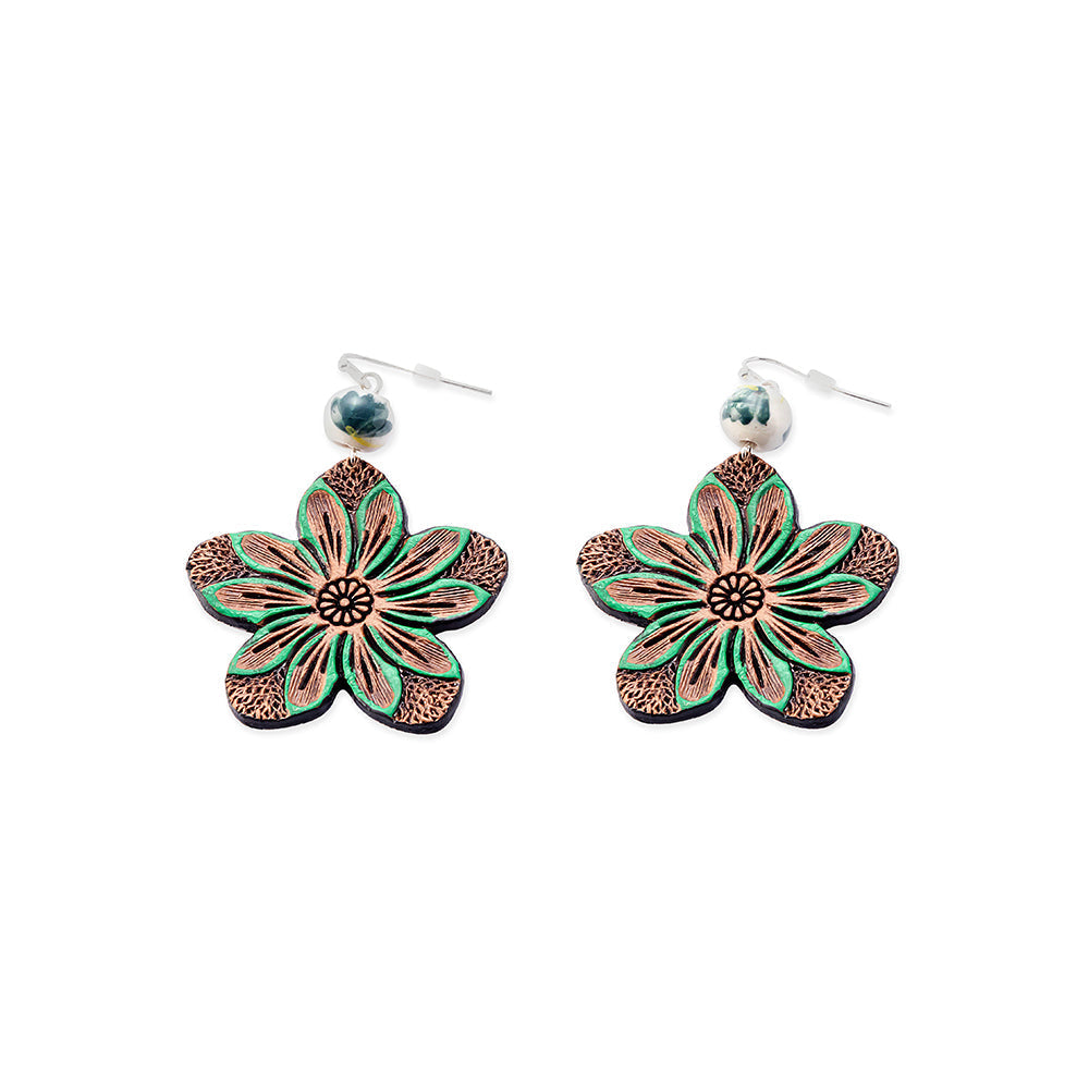 Belles boucles d'oreilles fleuries vertes