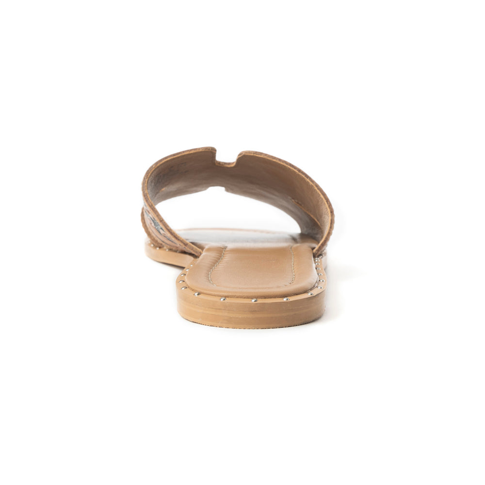 Sandales à enfiler pour femmes en cuir gaufré foncé Myra Carmina Anne – Tongs de style western à coupe en H avec garniture cloutée