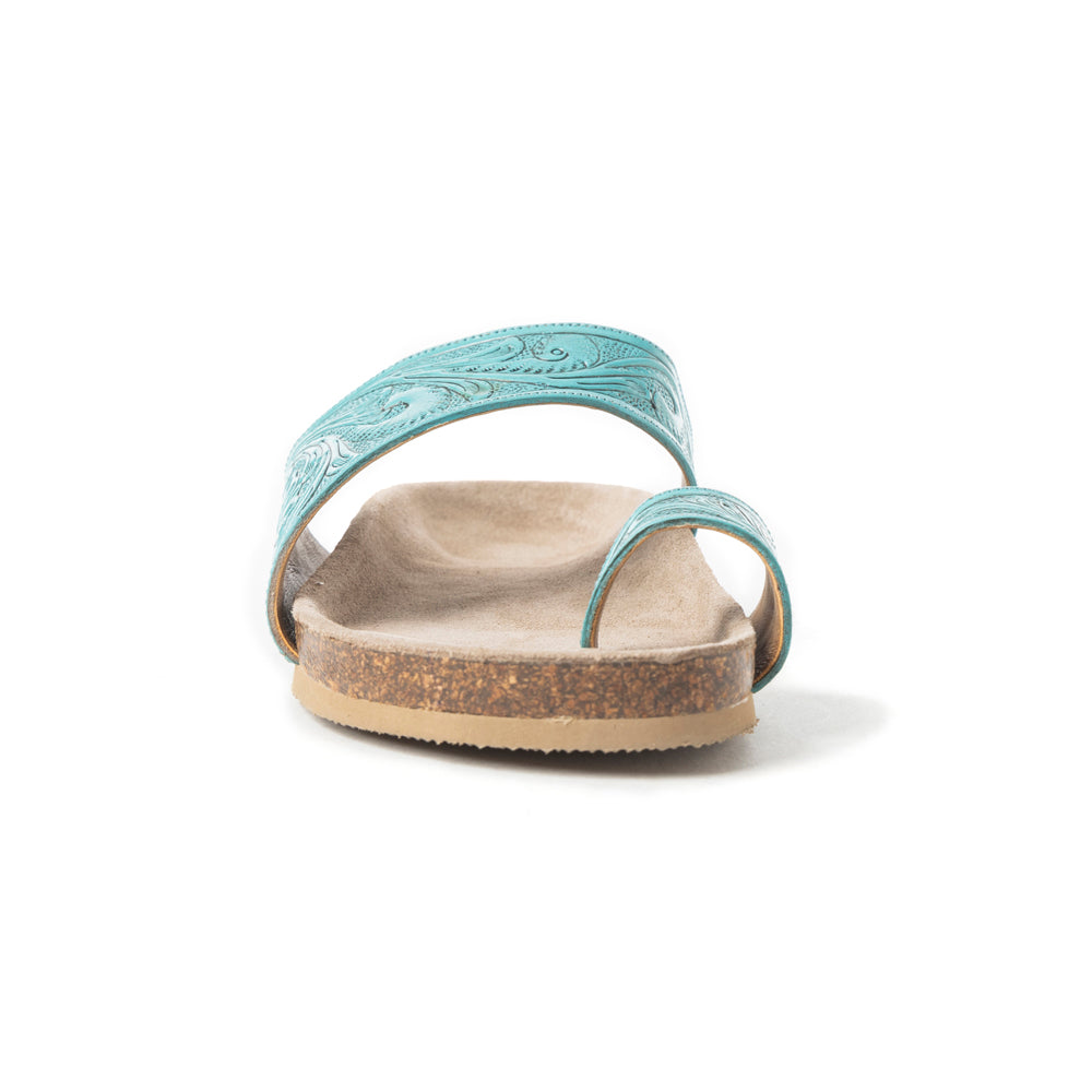 Sandales en cuir gaufré Myra Eastward Winds pour femme – Bride asymétrique, semelle imitation liège et entre-doigt pour un look chic et désertique