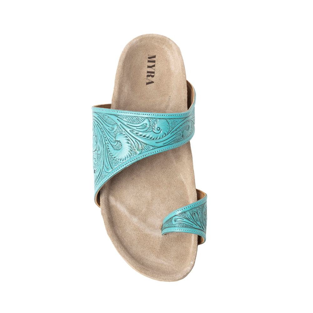 Sandales en cuir gaufré Myra Eastward Winds pour femme – Bride asymétrique, semelle imitation liège et entre-doigt pour un look chic et désertique
