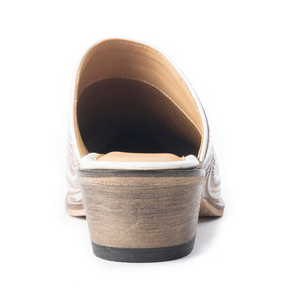Mules en cuir blanc Myra Valeria pour femme - Motif Desert Bloom gravé à la main avec talons carrés pour un confort élégant