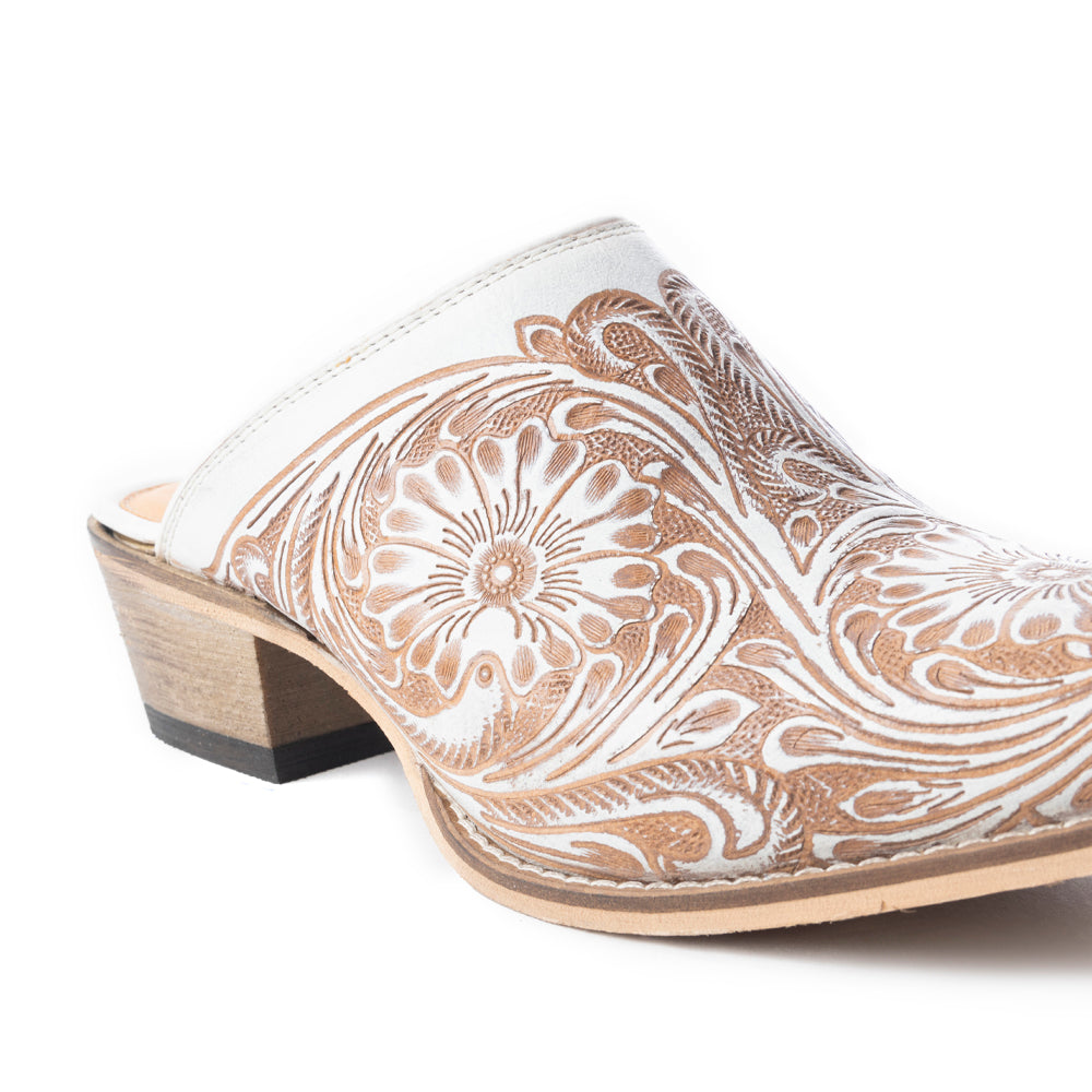 Mules en cuir blanc Myra Valeria pour femme - Motif Desert Bloom gravé à la main avec talons carrés pour un confort élégant