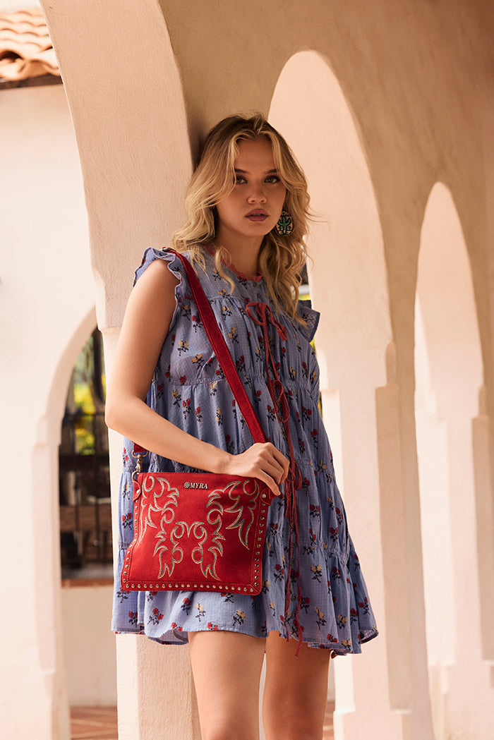 Sac bandoulière en cuir brodé Myra Texas Rose pour femme avec finition daim et détails cloutés argentés
