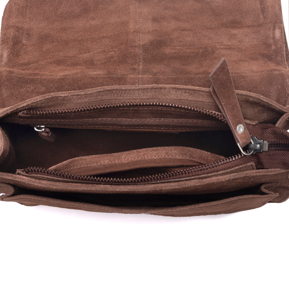 Botte en cuir suédé Myra Amberwood, sac en cuir brodé marron châtaigne