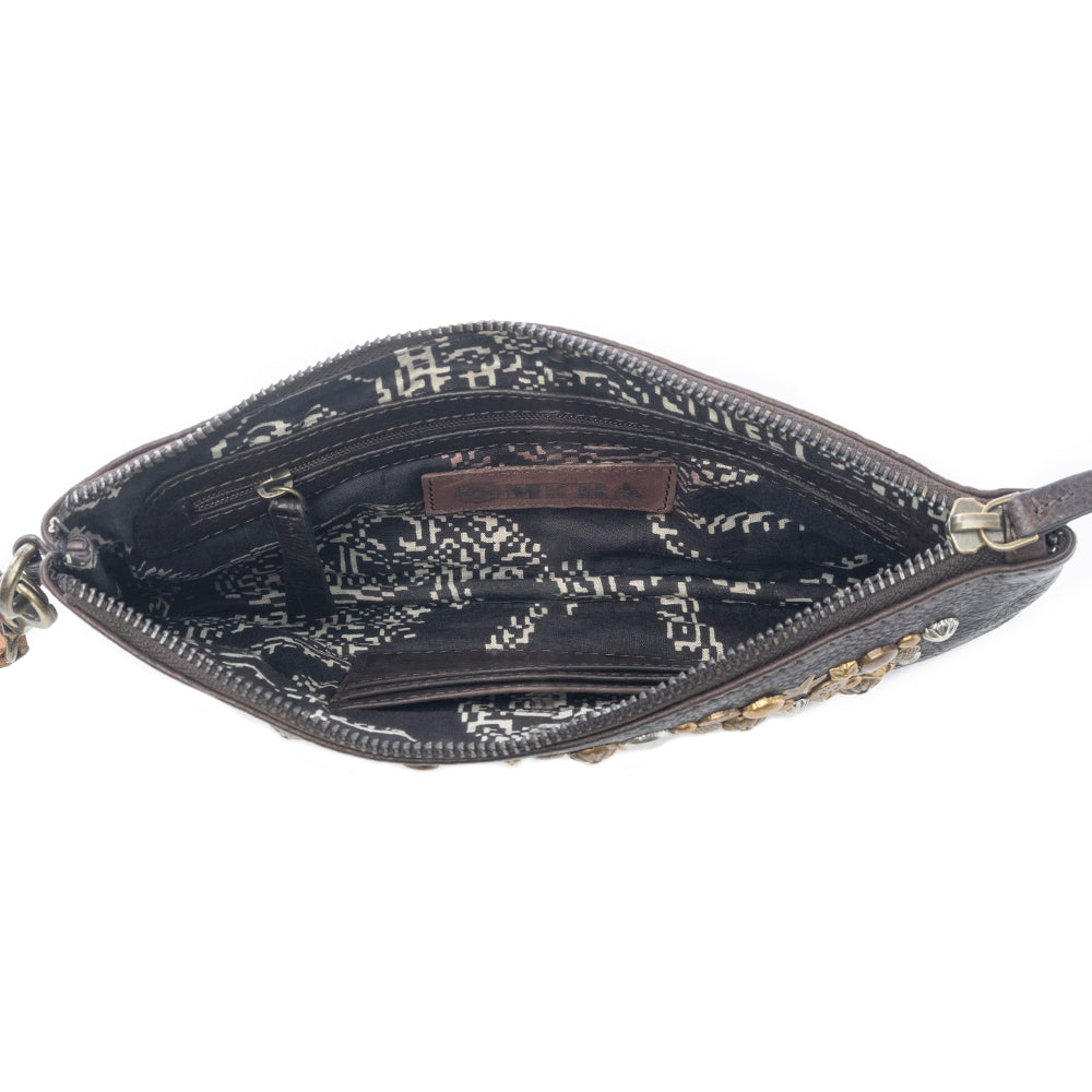 Pochette en cuir lavé clouté Myra Gold Halo noir antique