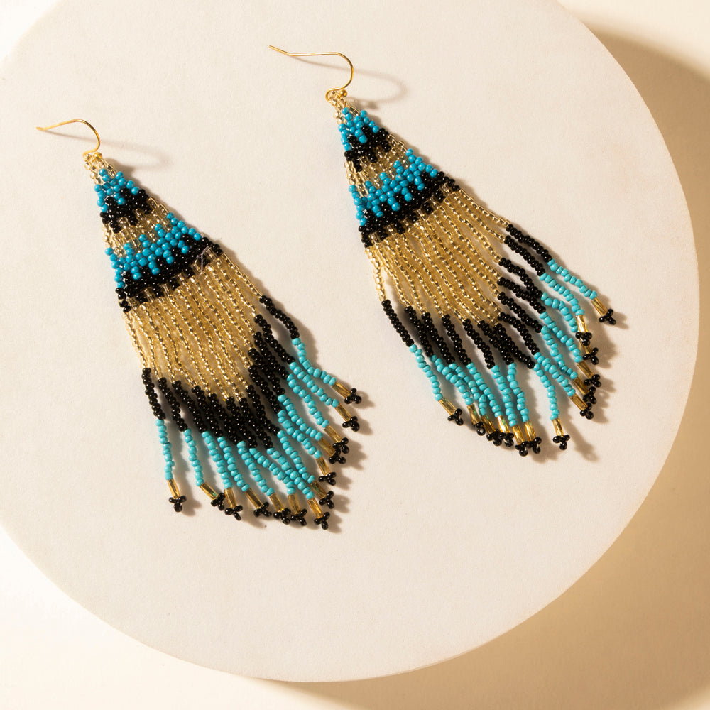 Boucles d'oreilles pendantes perlées Myra Dune Glow de couleur bleu Skyfall